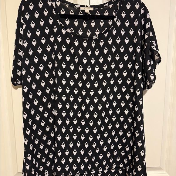 Pleione Tops - Black and White Pleione Geometric Women's Top